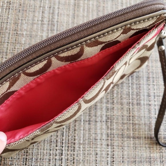 Coach Poppy Embroidered Signature Double Zip Wallet in great condition! - Picture 4 of 9